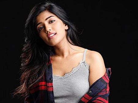 అలా చేస్తేనే గుర్తిస్తున్నారు.. అయినా మీకెందుకు బాధ.. ఈషా రెబ్బా బోల్డ్ కామెంట్స్