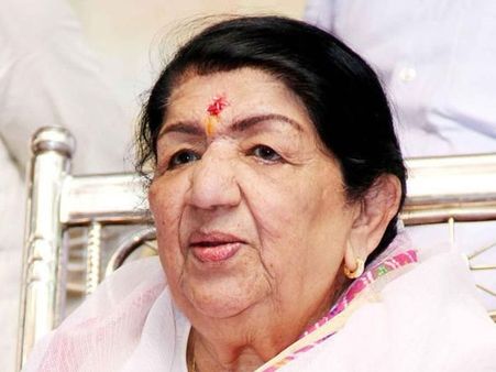 లతా మంగేష్కర్‌కి తీవ్ర అస్వస్థత.. ఆసుపత్రికి తరలింపు.. పరిస్థితి ఎలా ఉందంటే..