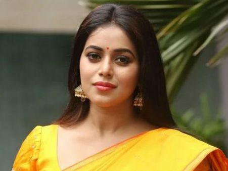 ‘ఢీ’ కంటెస్టెంట్‌తో హీరోయిన్ పూర్ణ నిశ్చితార్థం.. అందరి ముందు ఉంగరం తొడిగేశాడు.!