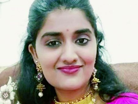 ప్రియాంక రెడ్డి హత్య : మానవత్వం చచ్చిపోతోంది.. మహిళగా పుట్టడమే నేరమా?