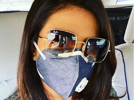 దుమారం రేపుతున్న ప్రియాంక సెల్ఫీ.. హీరోయిన్ నిర్వాకంపై దుమ్మెత్తిపోసిన నెటిజన్లు