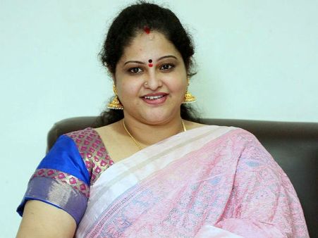 పవన్ కోసం వెళ్ళాను.. అపాయింట్‌మెంట్ కష్టమే అనుకుంటే ఇదీ జరిగింది: రాశి