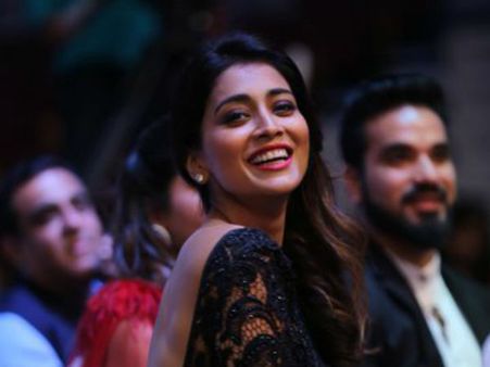 వెంకటేష్ సరసన శ్రీయ.. మొత్తానికి సూపర్ ఛాన్స్ పట్టేసింది!