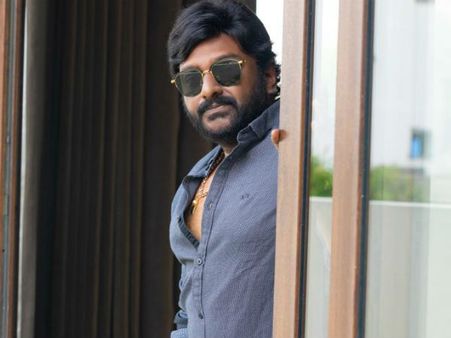 ఒకప్పటి స్టార్ డైరెక్టర్.. ఆ సీనియర్ హాట్ బ్యూటీతో.. వైరల్ న్యూస్