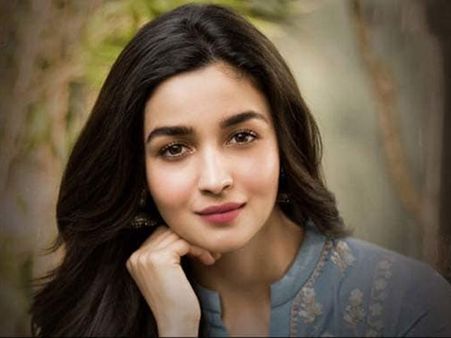 కన్నీరుమున్నీరైన RRR హీరోయిన్.. అదే తలచుకుంటూ వెక్కివెక్కి ఏడుపు.. వైరల్ అవుతున్న వీడియో