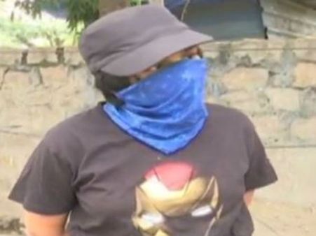 హైదరాబాద్‌లో రెచ్చిపోయిన ఆకతాయిలు.. సినీ ఇండస్ట్రీకి చెందిన మహిళపై అటాక్..ఇన్నర్స్ పట్టుకొని లాగుతూ