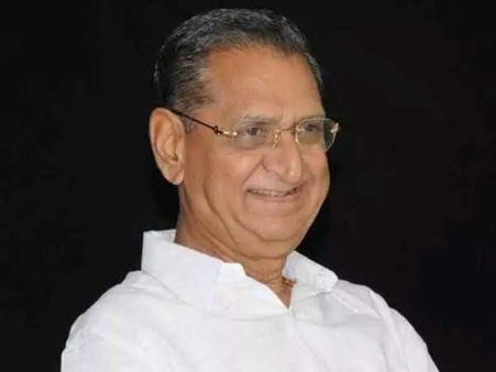 గొల్లపూడి మారుతీరావు మృతి: కేసీఆర్ సహా పలువురు ప్రముఖుల సంతాపం