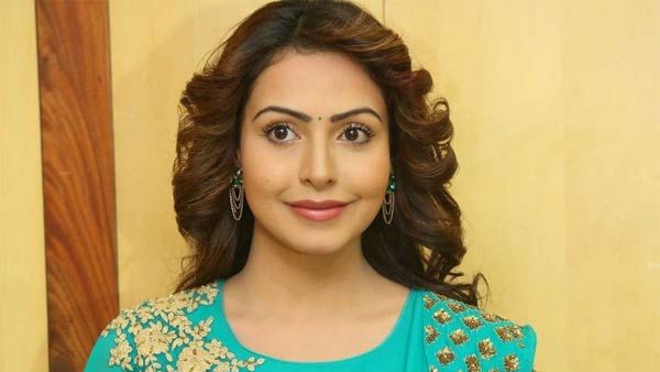 పాలిటిక్స్‌లోకి తెలుగు బిగ్ బాస్ కంటెస్టెంట్.. యూపీలో చక్రం తిప్పునున్న మాజీ మిస్ ఏపీ