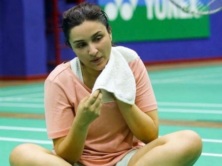 గాయం నుంచి కోలుకున్న పరిణితి.. తిరిగి 'సైనా' సెట్స్ పైకి.. లేటెస్ట్ అప్‌డేట్