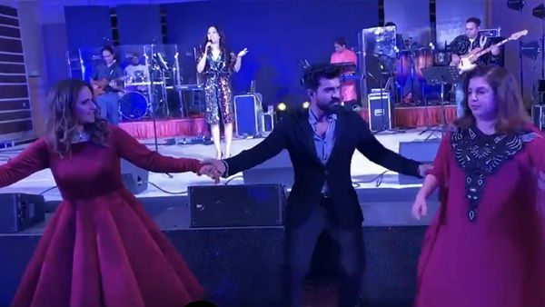 రామ్ చరణ్, సానియా మీర్జా స్టెప్పులు.. ఉపాసన చేసిన పనికి టెన్నిస్ స్టార్ షాక్‌