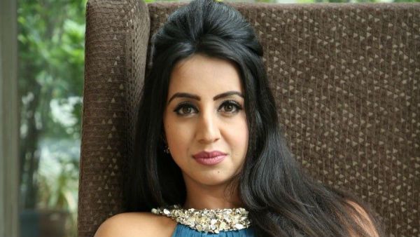 సినీ నటిపై బాలీవుడ్ నిర్మాత కేసు.. పబ్‌లో మద్యం సేవించి అలా చేసిందంటూ!