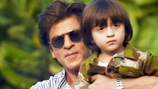 స్టార్ కిడ్ అసహనం.. తప్పుకోండంటూ చేతులతో సైగలు