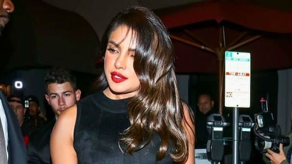 బాబోయ్ ఇదేం డ్రెస్: స్టార్ హీరోయిన్‌ను అందులో చూసి అవాక్కవుతున్న సినీ ప్రియులు