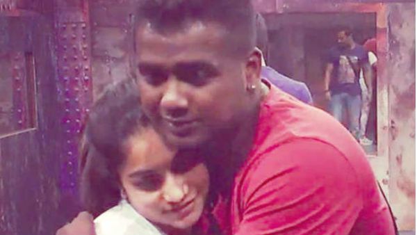 పునర్నవి పేరెంట్స్‌ను కలిసిన రాహుల్.. ఆ పర్మిషన్ తీసుకోవడం కోసమే!