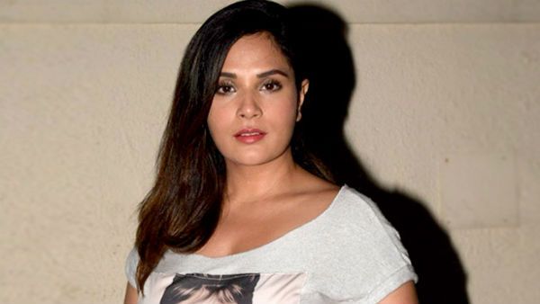 యంగ్ హీరోయిన్ ఫ్రీ హగ్స్.. రోడ్డునపోయే వారిని పిలిచిమరీ కౌగిలించుకుంటున్న బ్యూటీ! భలే ఆఫర్.