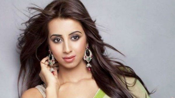 ఆ వీడియో షేర్ చేసి దొరికిపోయిన సినీనటి సంజన.. పోలీసుల నోటీసులు!!