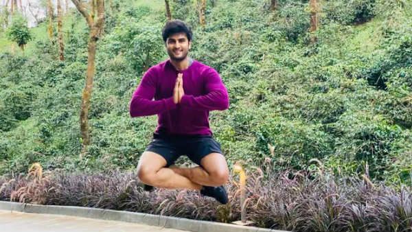 గాల్లో ఆసనమేసుకుని కూర్చున్న యంగ్ హీరో.. వైరలవుతోన్న పిక్స్