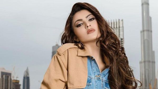 ప్రధాని సందేశం కాపీ కొట్టి అడ్డంగా బుక్కైన హీరోయిన్.. నెటిజన్స్ ట్రోల్స్