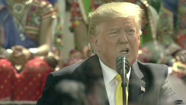 డొనాల్డ్ ట్రంప్ నోట దిల్‌వాలే దుల్షనియా లేజాయేంగే, షోలే.. బాలీవుడ్ సినిమాలపై హాట్ కామెంట్