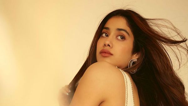 అందరూ అవే చూస్తున్నారు.. నాకు ఇబ్బందిగా అనిపిస్తుంది.. జాన్వీ కపూర్ కామెంట్స్