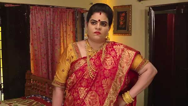 శ్రీరెడ్డిపై ఫిర్యాదు.. ఆ పేరు పలికితే అపవిత్రం.. కరాటే కళ్యాణి కామెంట్స్