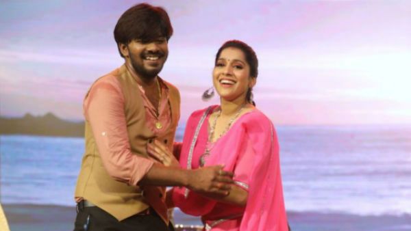 రష్మీ చేతిలో సుధీర్ వాలంటైన్స్ డే గిఫ్ట్.. ప్లీజ్! అలా చేయొద్దంటూ యాంకర్ రిక్వెస్ట్