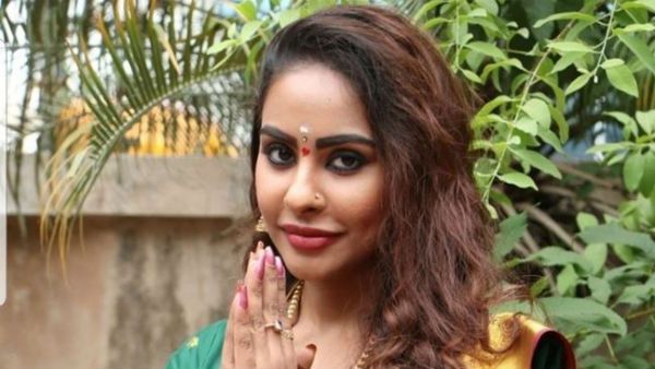 ఒళ్లంతా అలా నింపేసింది.. వివాదానికి తెరలేపిన శ్రీ రెడ్డి వీడియో