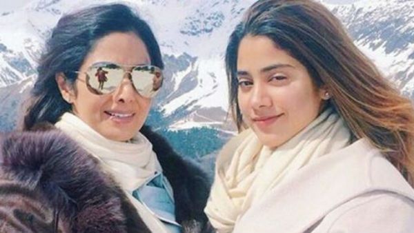 ఇంకా అమ్మ అక్కడే .. నేను బాధ్యతారాహిత్యంగా.. జాన్వీ కపూర్ ఎమోషనల్