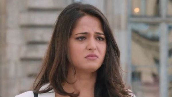 ఆ డైరెక్టర్‌ను చూసి వెక్కి వెక్కి ఏడ్చిన అనుష్క.. చాలా మిస్ అవుతున్నానంటూ కన్నీటి పర్యంతం