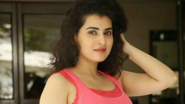 ఆ టైమ్‌లో రాజమౌళి.. ఓకే అంటే వేరేలా ఉండేది.. ఆ బాధ వెంటాడుతూనే ఉంది: హీరోయిన్ ఆవేదన