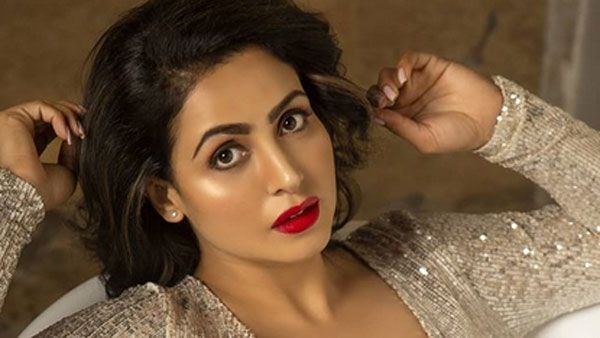 బాత్ టబ్‌లో హాట్ హాట్‌గా బిగ్ బాస్ బ్యూటీ.. పాలిటిక్స్‌లోకి వెళ్లాక రెచ్చిపోతోందేంటి!