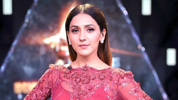 ఎటు చూసినా ఎడారే, నరకం లాంటి అనుభవం: ఫారిన్‌లో కరోనా భయంతో గాయని