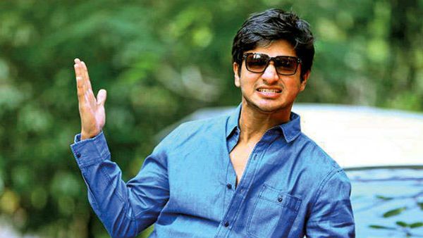 పోలీస్‌ను సస్పెండ్ చేసిన ప్రభుత్వం.. రియల్ హీరో.. నిఖిల్‌పై సోషల్ మీడియాలో ప్రశంసలు