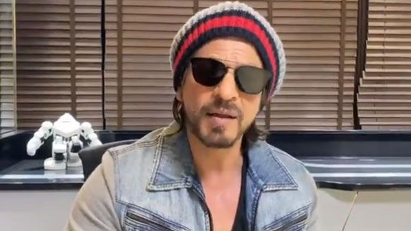 అక్షయ్ భారీ విరాళం.. షారుక్ ఖాన్ మెడకు చుట్టుకుందా?.. సోషల్ మీడియాలో ఫ్యాన్స్ వార్