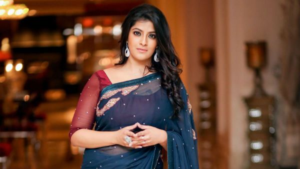 నా తండ్రి హీరో అని తెలిసి కూడా లైంగిక వాంఛ తీర్చమనేవారు: హీరోయిన్ సంచలన కామెంట్స్