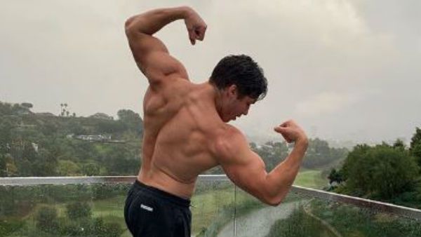 వారెవ్వా!.. తండ్రికి తగ్గ తనయుడు.. అచ్చు మిస్టర్ వరల్డ్‌ ఐకానిక్ ఫోజ్.. ఎవరో గుర్తుపట్టండి..