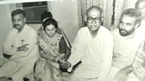 నరేంద్ర మోదీతో రామాయణం సీత.. పక్కనే అద్వానీ.. వైరల్‌గా ఫోటో