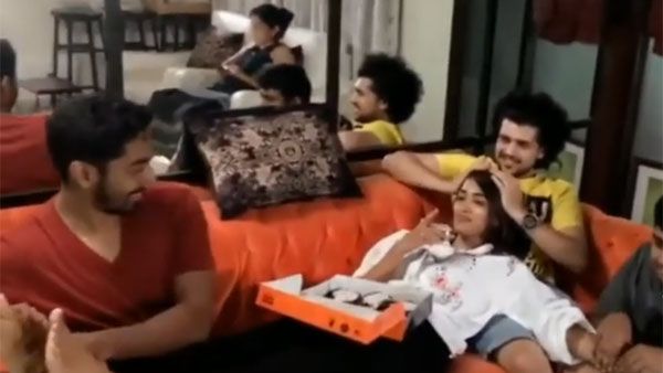 లాక్‌డౌన్ మసాజ్.. రాజభోగం అనుభవిస్తున్న బుట్టబొమ్మ.. వీడియో వైరల్