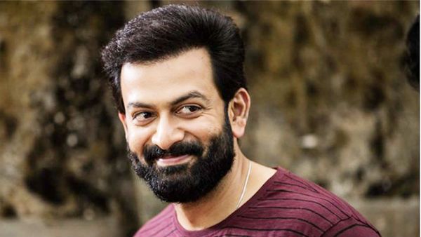 విదేశాల్లో చిక్కుకున్న స్టార్ హీరో.. నిత్యం వైద్య పరీక్షలు.. కష్టాలు చెప్పుకుంటూ సుదీర్ఘమైన పోస్ట్