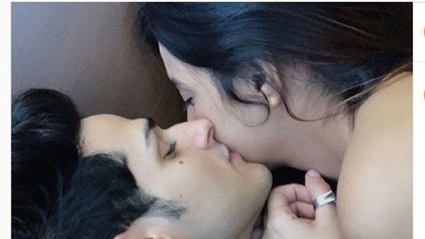 మాజీ లవర్స్‌కు షాకిచ్చి.. నేలపైనే రొమాన్స్ చేస్తూ.. అఫైర్ కన్ఫర్మ్!