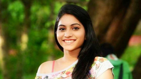 ఆ విషయంలో తొందరపడ్డానా?.. చూపులతోనే మత్తెక్కిస్తూ.. బిగ్‌బాస్ బ్యూటీ హల్చల్