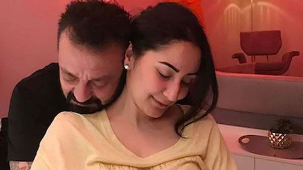 ‘కల్లిబొల్లి మాటలతో సంజయ్‌దత్‌ను బుట్టలో వేసుకొంది.. ఆమె భార్య మాన్యతదత్ అంటే ఒప్పుకోం ప్రియాదత్...!