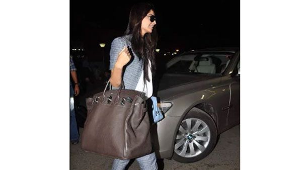 హీరోయిన్ హ్యాండ్ బ్యాగ్ ఖరీదు ఎంతో తెలుసా? ఆ డబ్బుతో కాస్ట్లీ కారు కొనవచ్చు!