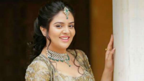 ఆ సినిమాలో లిప్ లాక్.. త్రివిక్రమ్ చెప్పిన మాట, నాన్న ఇచ్చిన వార్నింగ్ మర్చిపోలేను: శ్రీ ముఖి