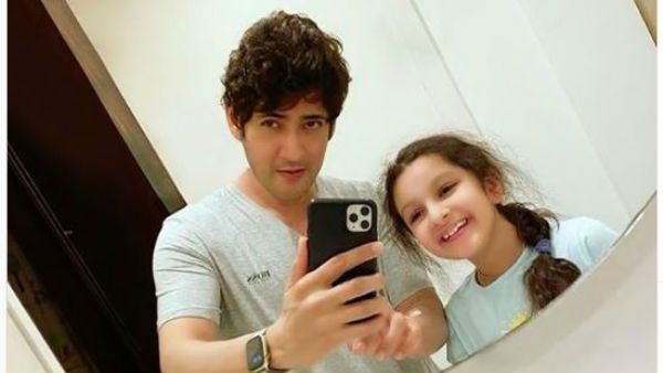 మహేష్ బాబు కేక.. సితారతో మిర్రర్ సెల్పీ.. వైరల్‌గా