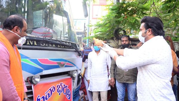 వలస కార్మికుల కోసం బస్సులు..రియల్ హీరో మంచు మనోజ్