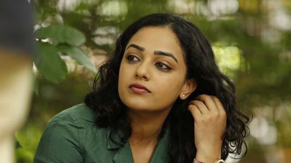 కరోనా ఎఫెక్ట్ : వేలంలో హీరోయిన్ బట్టలు.. డ్రెస్‌తో పాటు అది కూడా..!!