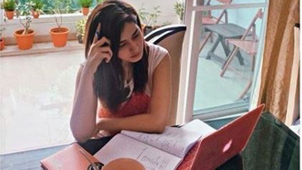 రాశీ ఖన్నాకు ఎన్ని కష్టాలో.. హోమ్ వర్క్, పరీక్షలతో బిజీ