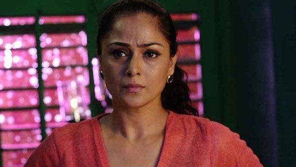 12ఏళ్ళ తరువాత తెలుగు సినిమాకు గ్రీన్ సిగ్నల్ ఇచ్చిన సిమ్రాన్.. యంగ్ హీరోకి తల్లిగా..