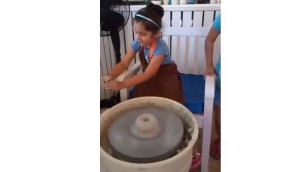 కుండను తయారు చేస్తున్న సితార.. దానిపైనే శ్రద్ద పెట్టిందంటోన్న నమ్రత